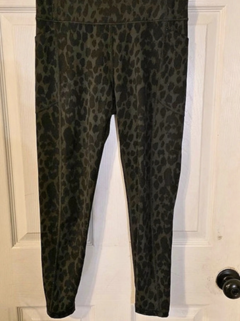 Victoria's Secret VSX Essential Pocket Legging Black Leopard Print